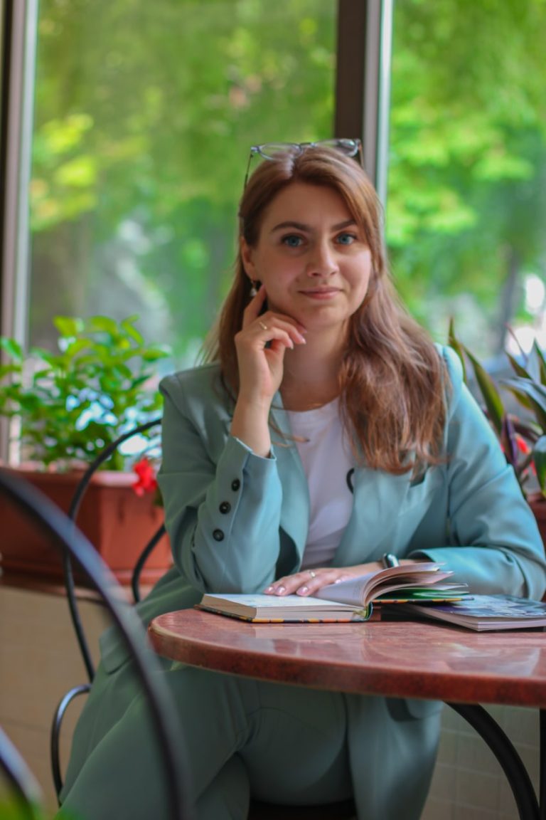 Розвінчуємо міфи про психотерапію та пояснюємо, що відбувається на сесії. Дізнайтеся, як це працює та як психотерапія може допомогти вам.